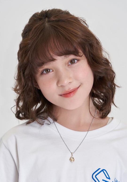 那达彩·帕多菀 Nutthatcha Padovan照片