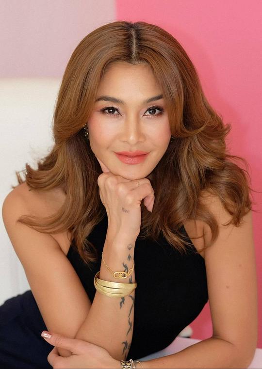 米什妮·金贝恩 Metinee Kingpayome照片