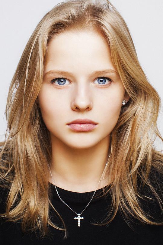 亚历山德拉·伯蒂奇 Alexandra Bortich照片