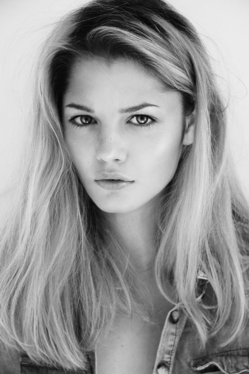 维诺妮卡·奥泽尔娃 Veronika Ozerova照片