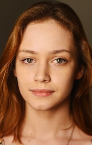 安娜·阿达莫维奇 Anna Adamovich照片