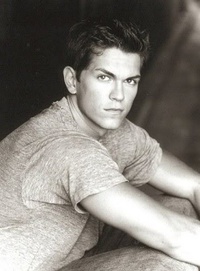 史蒂夫·豪威 Steve Howey照片