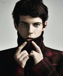 哈里·崔德威 Harry Treadaway照片