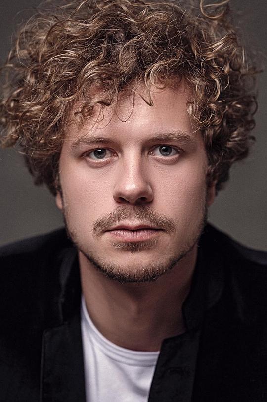 吉洪·日兹涅夫斯基 Tikhon Zhiznevskiy照片