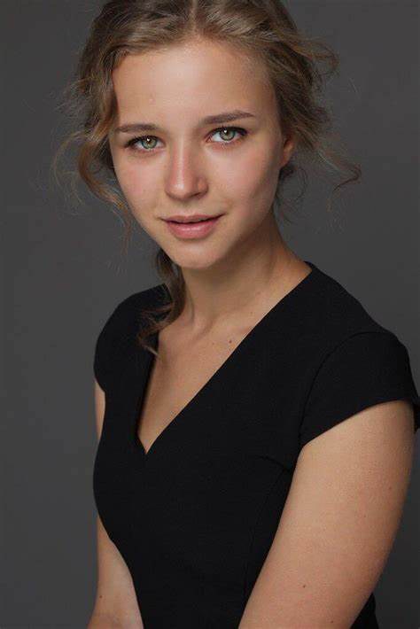 卢博夫·康斯坦丁诺娃 Lubov Konstantinova照片