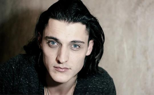 Maksim Khanzhov照片