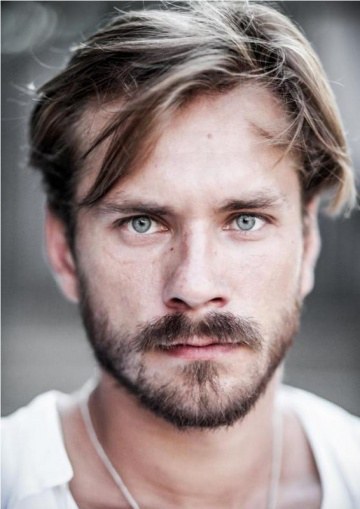 亚历山大·戈尔巴托夫 Aleksandr Gorbatov照片