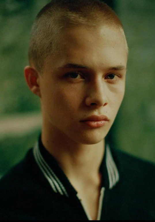 莱昂·凯姆斯塔赫 Leon Kemstach照片