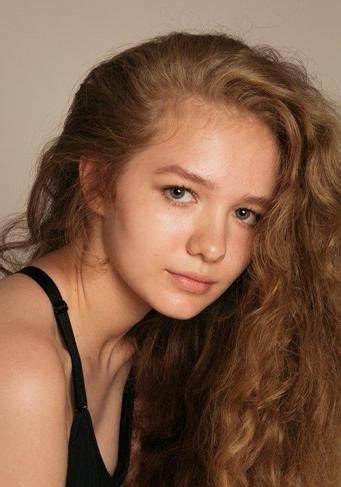 安吉丽娜·爱德华兹 Angelina Edwards照片