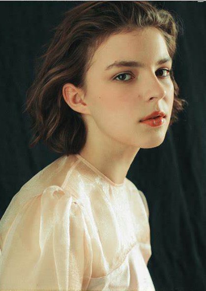 波琳娜·齐佳诺娃 Polina Tsyganova照片