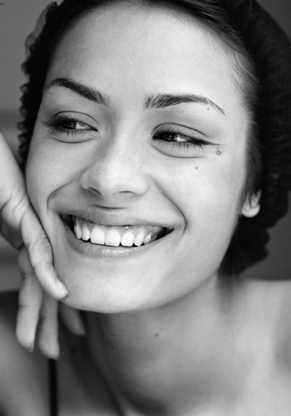 莎妮·索萨蒙 Shannyn Sossamon照片