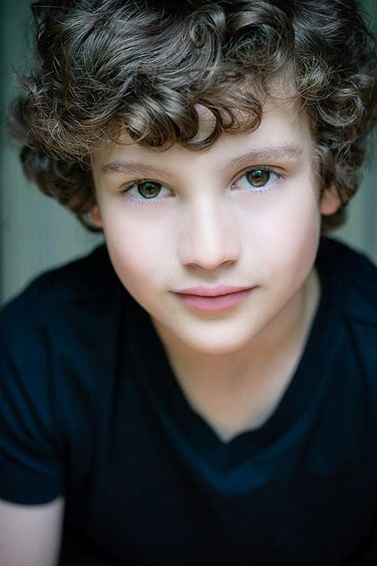 乔舒亚·萨蒂尼 Joshua Satine照片