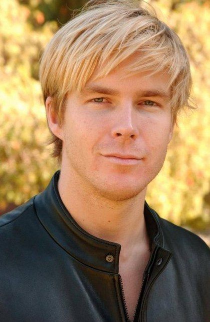 亚当·罗比特尔 Adam Robitel照片