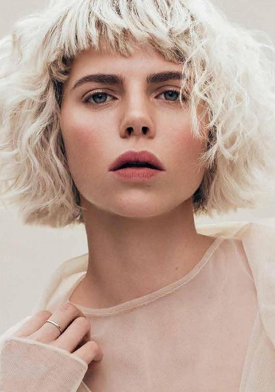 妮娜·米尔纳 Nina Milner照片