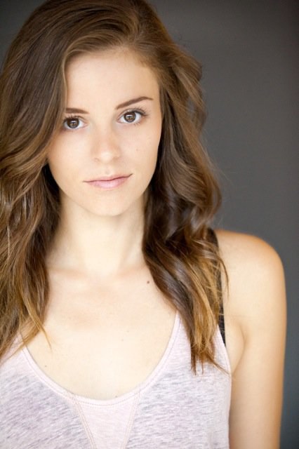 约旦·海耶斯 Jordan Hayes照片