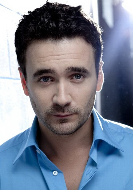 艾伦·霍科 Allan Hawco照片