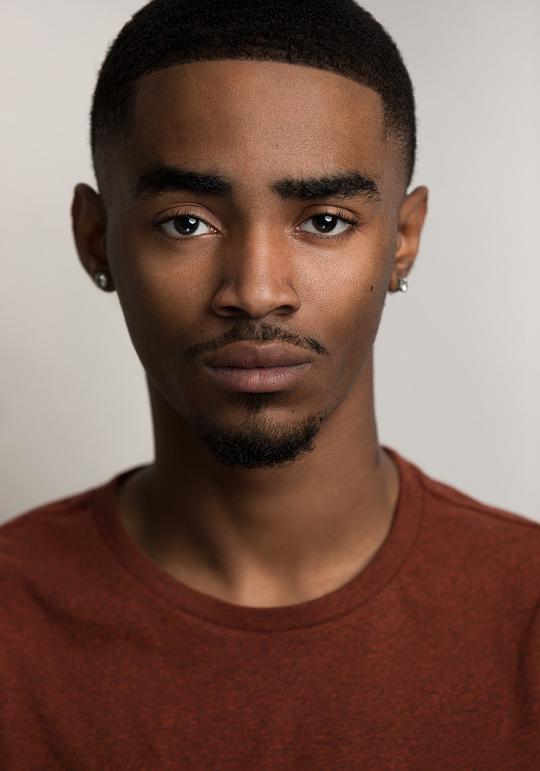 迈尔斯·特鲁伊特 Myles Truitt照片