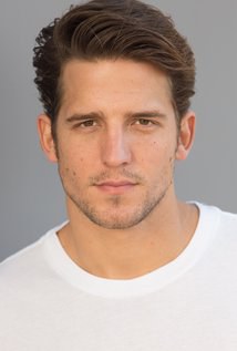 谢伊·巴克纳 Shea Buckner照片