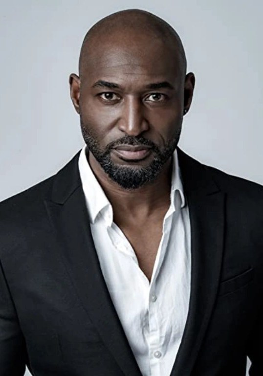 艾德里安·霍姆斯 Adrian Holmes照片