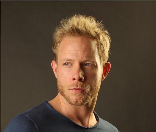 罗伯特·克鲁克斯 Robert Crooks照片