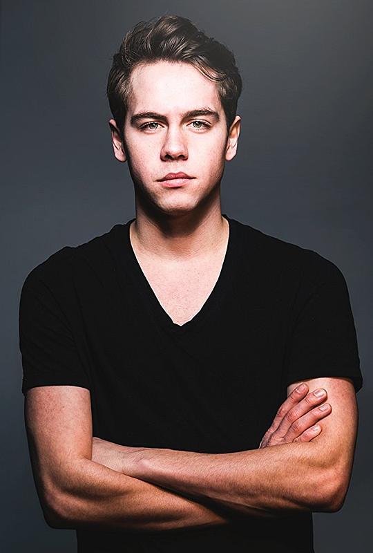 门罗·钱伯斯 Munro Chambers照片