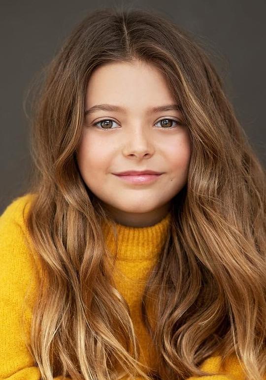 玛丽·科贝伊-戈夫罗 Mali Corbeil-Gauvreau照片