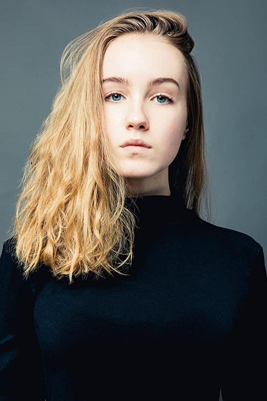 埃米莉·比埃 Emilie Bierre照片