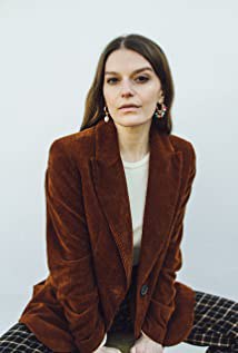 阿丽·潘基乌 Ally Pankiw照片