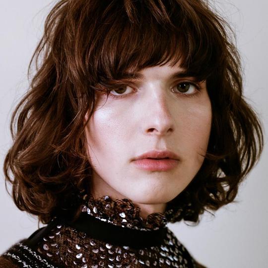 哈莉·尼夫 Hari Nef照片