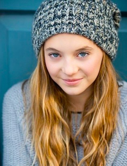 米雅·科贝伊-戈夫罗 Milya Corbeil-Gauvreau照片