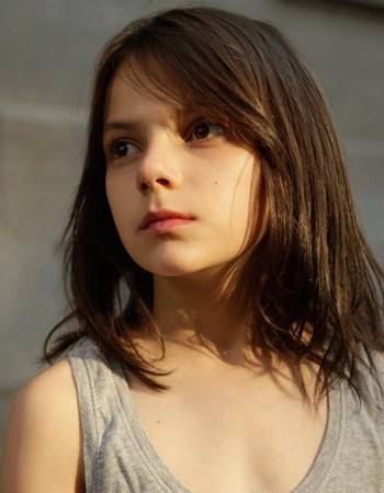 达芙妮·基恩 Dafne Keen照片