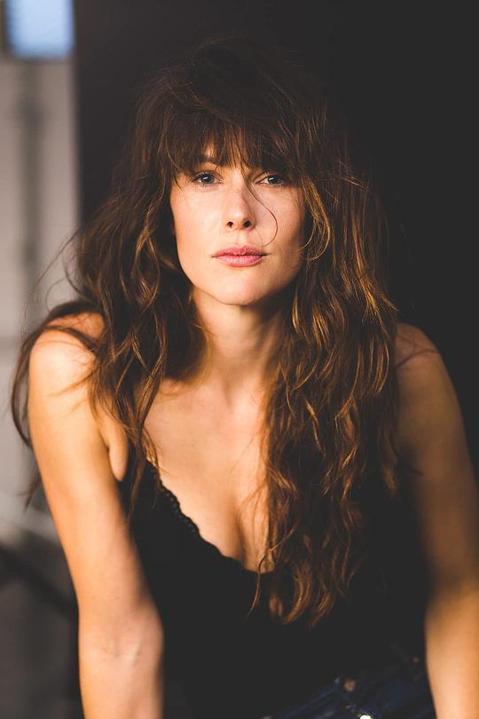 卡罗林纳·巴特察克 Carolina Bartczak照片