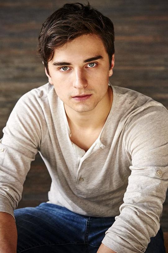 亚历克斯·奥泽罗夫 Alex Ozerov照片