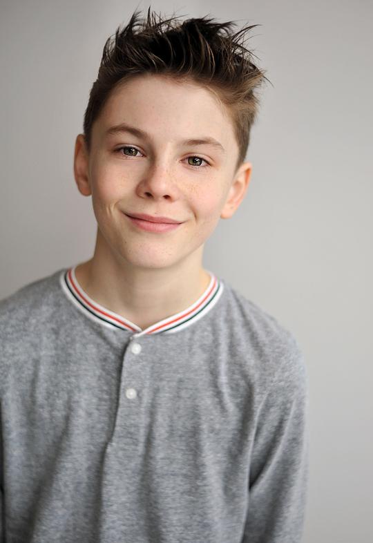 洛根·皮尔斯 Logan Pierce照片