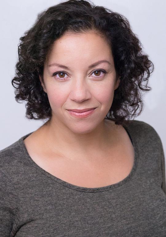 萨希尔拉·尔·阿特尔 Suehyla El-Attar照片