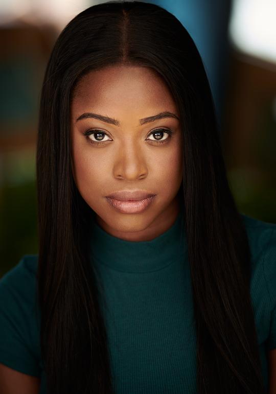 莫尼·乌古孙苏伊 Moni Ogunsuyi照片