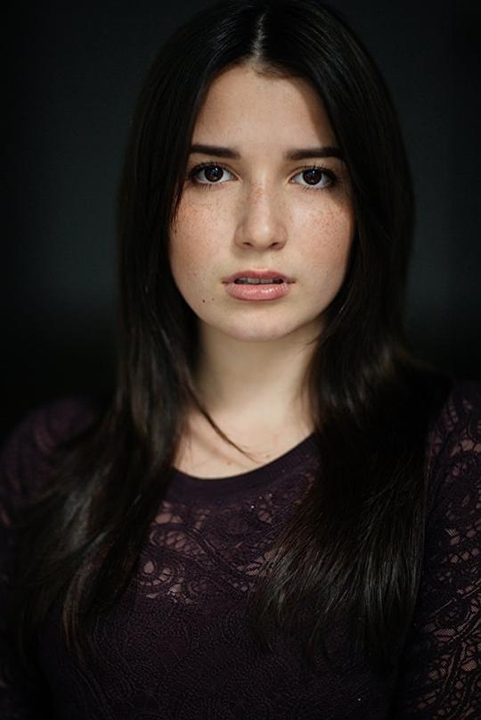 奥莉维亚·斯提尔·法奥康纳 Olivia Steele Falconer照片