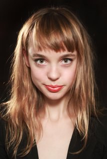 艾米丽·海内 Emily Haine照片