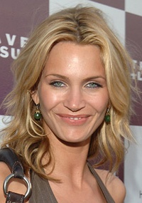 娜塔莎·亨斯屈奇 Natasha Henstridge照片