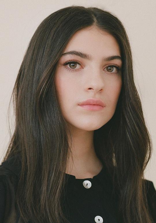 艾拉·鲁宾 Ella Rubin照片