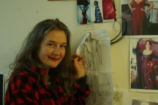 安妮·西蒙斯 Annie Symons照片