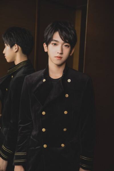 张俊一 Junyi Zhang照片