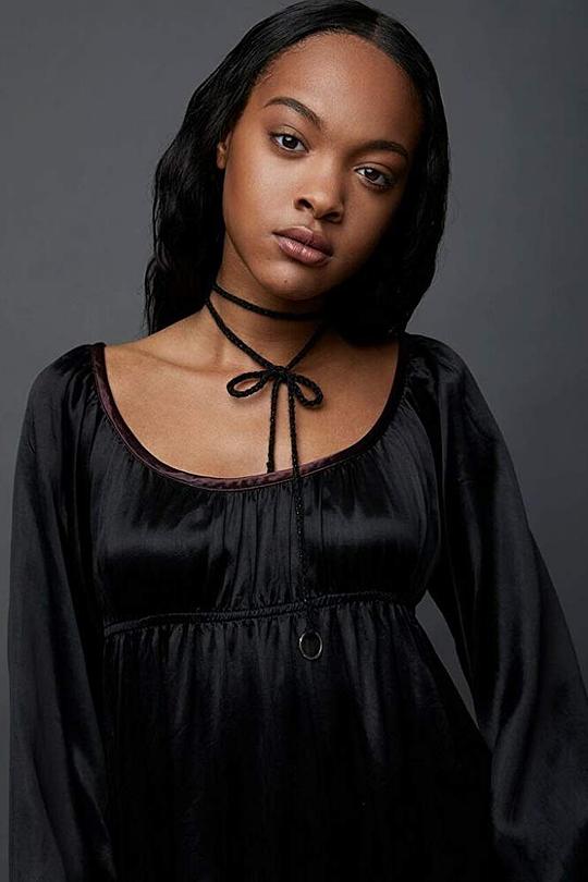 加布里埃尔·洛莱斯 Gabrielle Lorthe照片