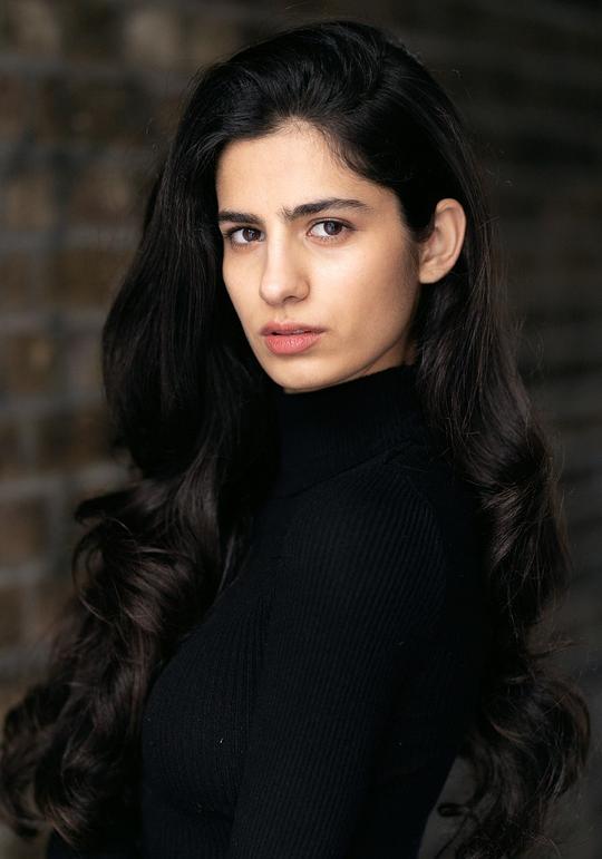 汉娜·卡利克-布朗 Hannah Khalique-Brown照片