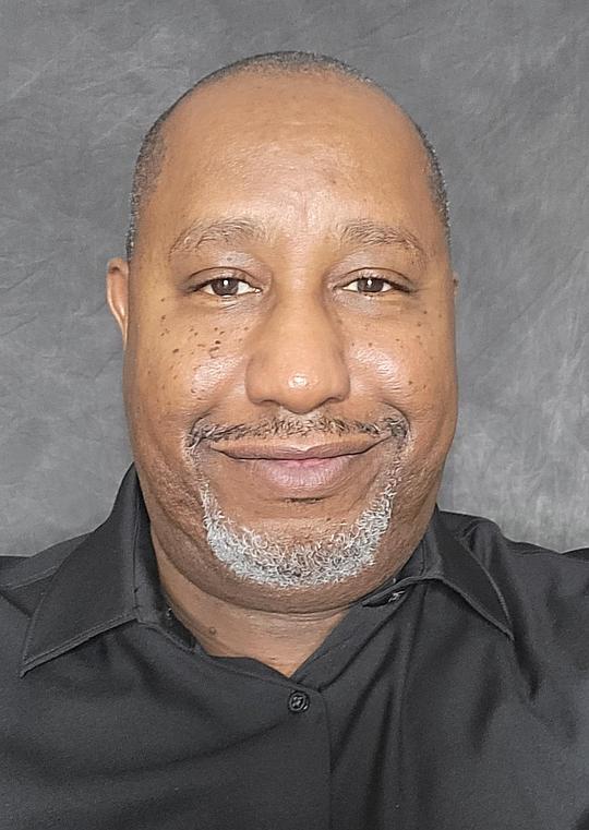 特伦斯·罗斯摩尔 Terence Rosemore照片