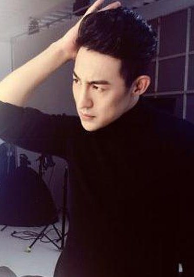 威力斯 Lisi Wei照片