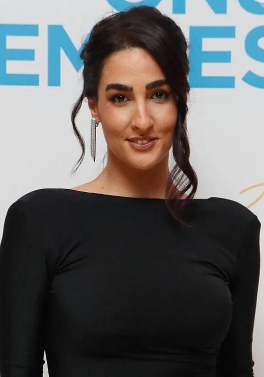 内斯琳·斯拉维 Nesrine Slaoui照片