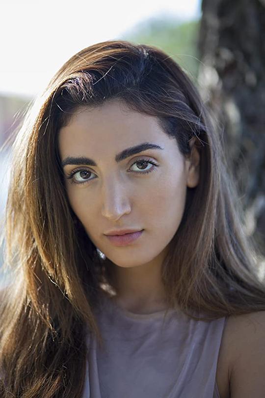 普里西拉·道伊西 Priscilla Doueihy照片