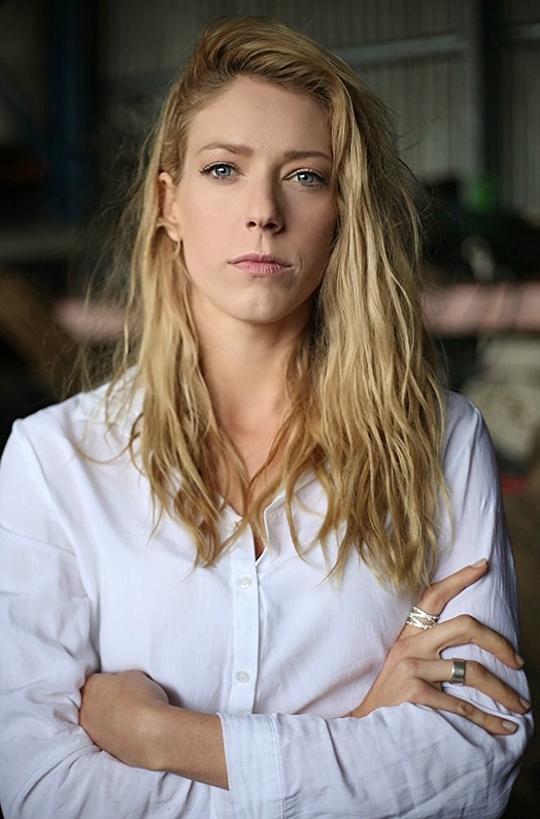 爱丽丝·兰斯伯里 Alice Lanesbury照片