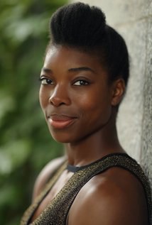 安·奥戈博莫 Ann Ogbomo照片